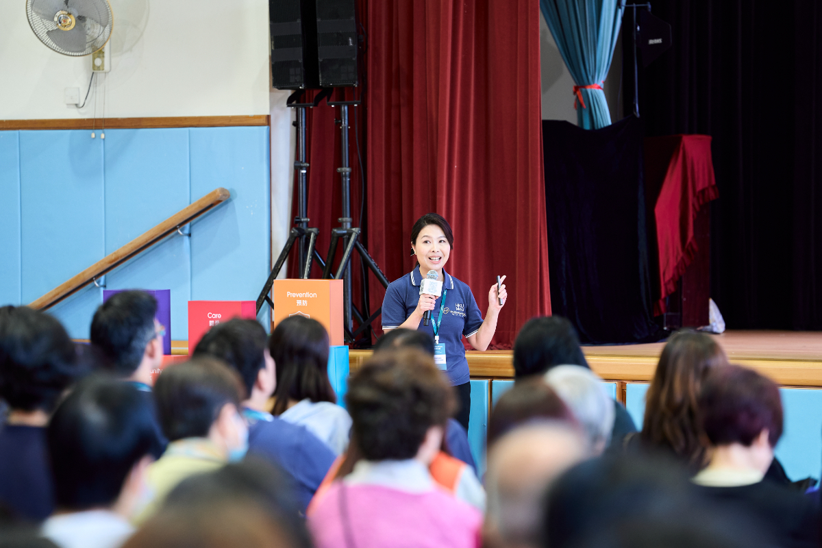 港大醫學院首度與民青局和關愛隊攜手舉辦「掌握你的健康人生– 18區關愛健康巡禮」啟動禮