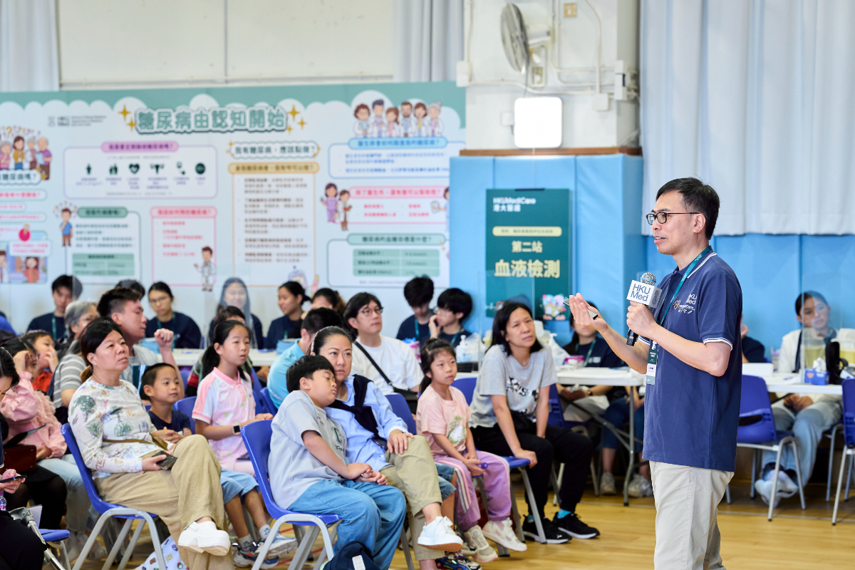 港大醫學院首度與民青局和關愛隊攜手舉辦「掌握你的健康人生– 18區關愛健康巡禮」啟動禮